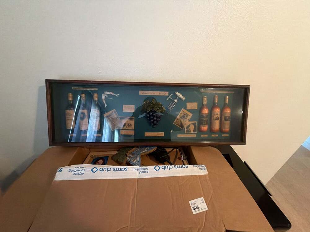 Vintage Wines of the World Shadow Box Wooden Display great condition